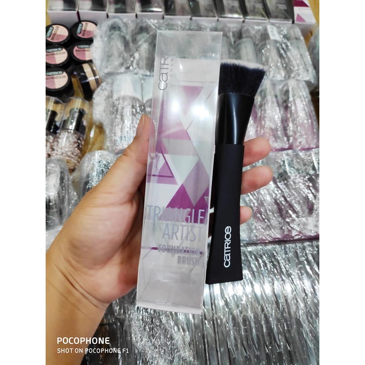 Cọ tán nền Catrice