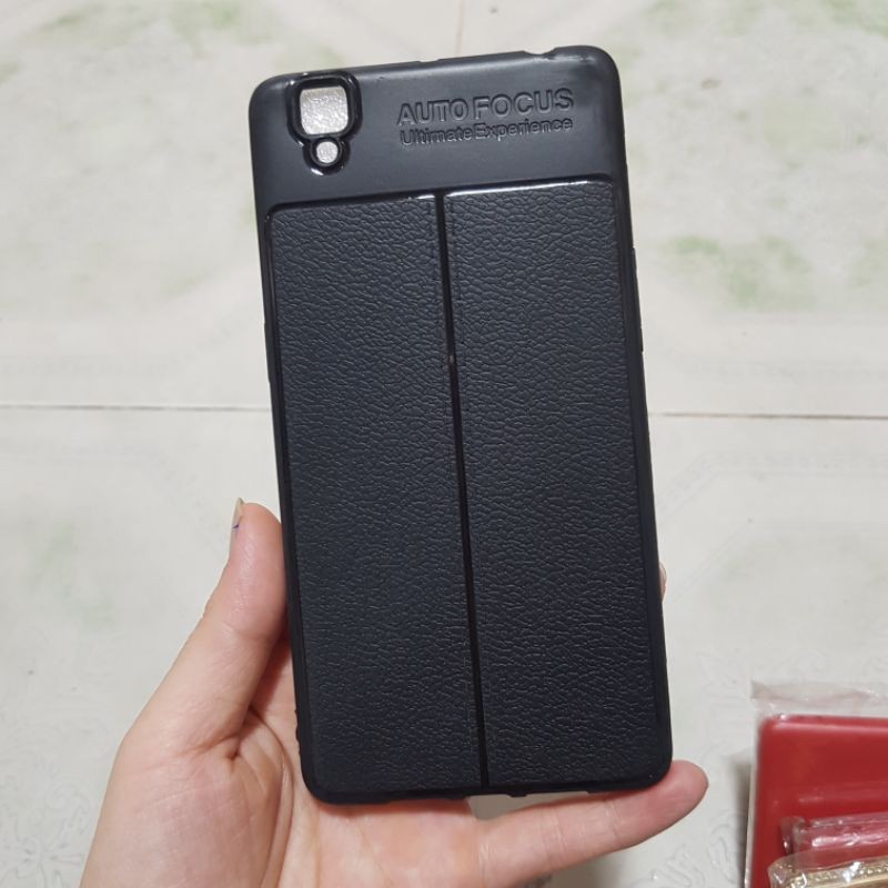 Ốp Oppo R7s dẻo đen vân da