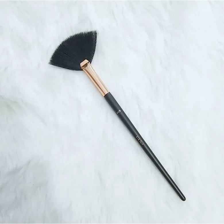 Cọ Quạt Phủ Nhỏ Vacosi Eye Fan Brush M25