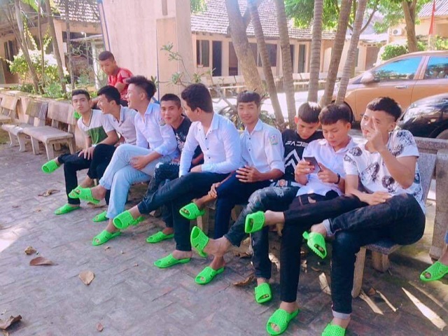 Dép tổ ong đủ màu  siêu quang :)) đế dày cao