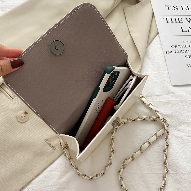 Túi xách nữ đeo chéo trang trí hình bướm dây đeo chuỗi xích kèm chuỗi ngọc trắng thời trang