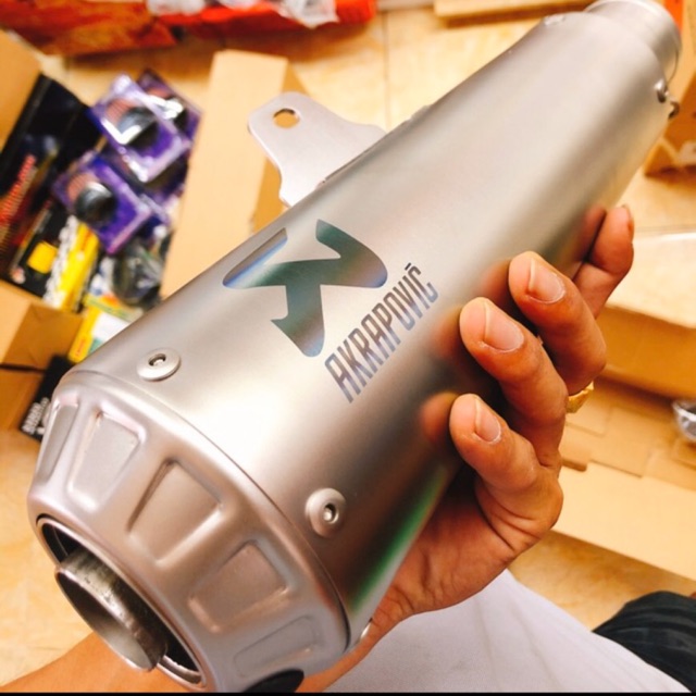 Lon po r3 titan akrapovic