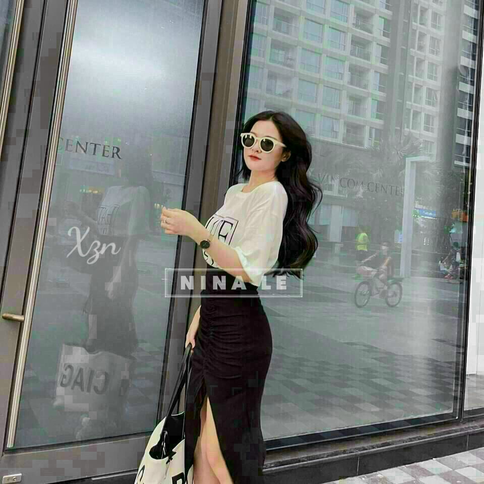 Set đồ nữ chân váy rút và áo trắng ngắn tay in chữ sành điệu