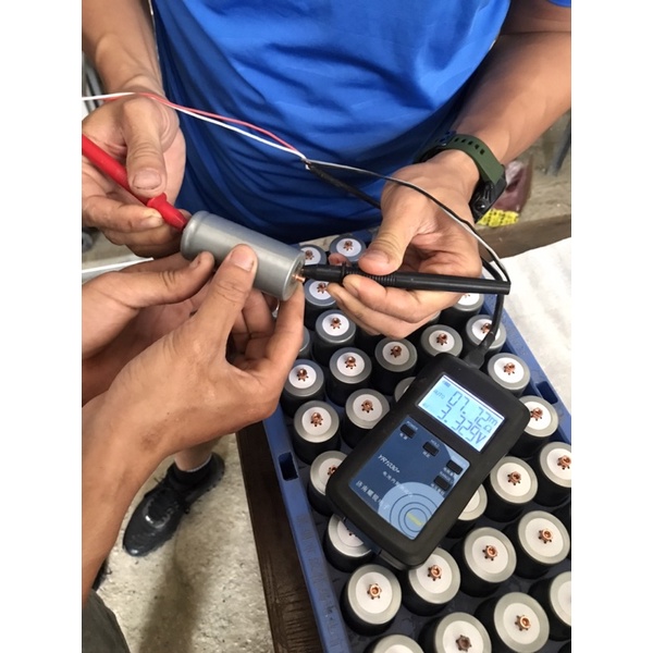 Pin sắt LiFePO4 32650 loại vặn vít , bền, nhẹ dùng lưu trữ năng lượng cho pin mặt trời, xe điện…