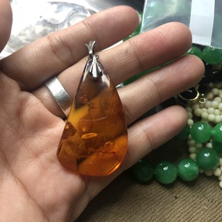 Mặt dây chuyền đá vàng