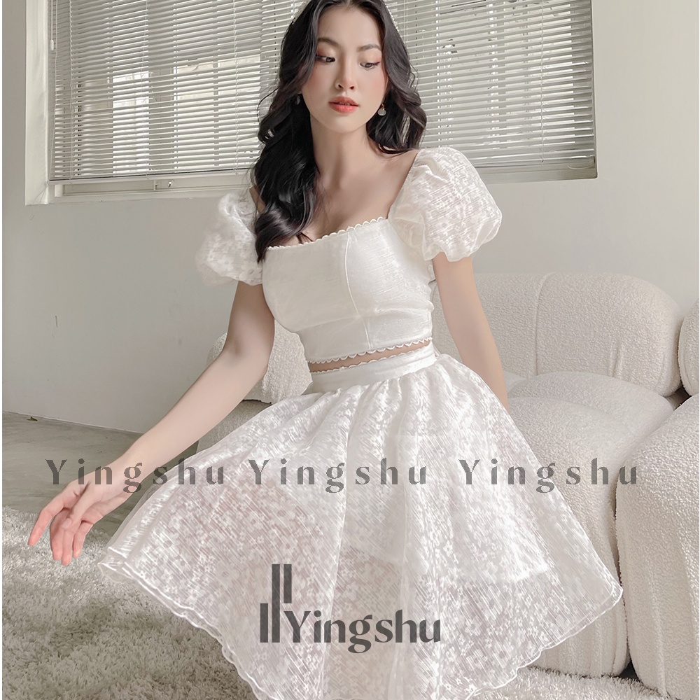 Set áo croptop cúp ngực tay phồng mix cùng chân váy ngắn dáng xòe