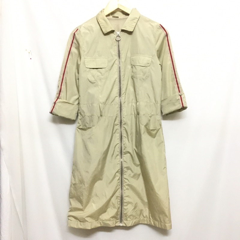 Áo jacket dáng dài tông màu be tay lỡ khoá kéo kim loại 4 túi trên thân si tuyển 686