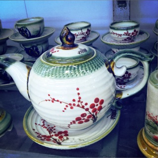 Ấm chén hoa đào