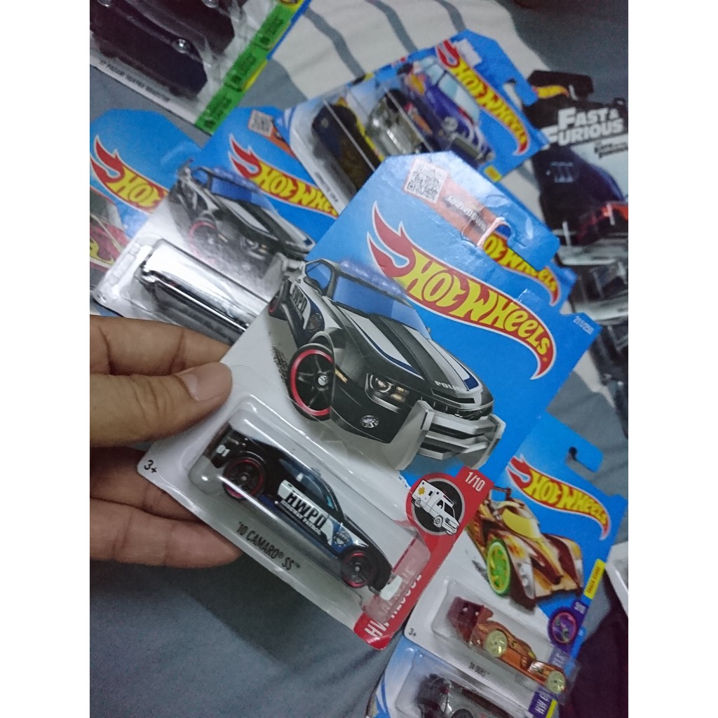 Xe Hotwheels 10 Camaro SS