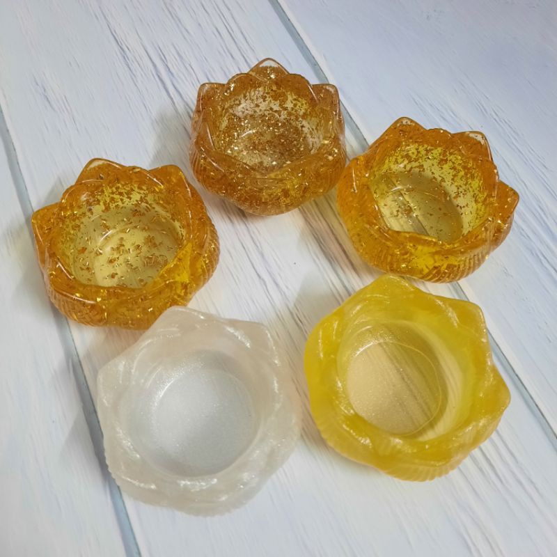 Chân nến hoa sen