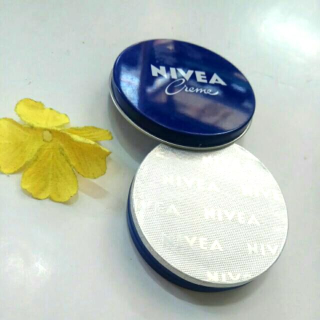 Kem dưỡng ẩm mềm da Nivea 30ml , Germany .