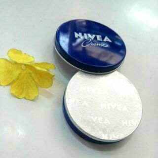 Kem dưỡng ẩm mềm da Nivea 30ml , Germany .