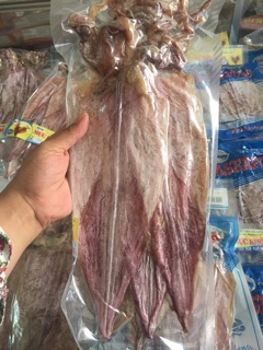 Mực khô còn da