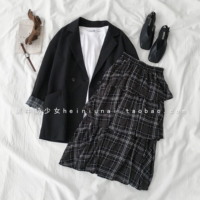 Set khoác vest+cvay(có tách) áo vest tay bo viền caro,chân váy dài caro xếp tầng,áo phông trong nhiều màu