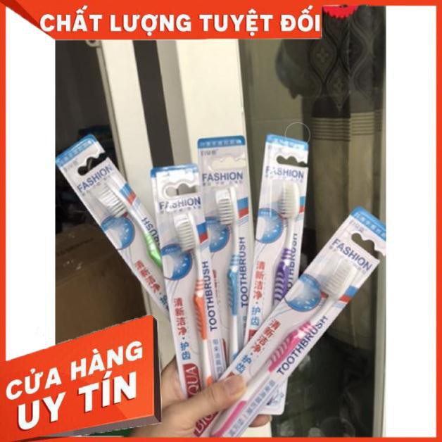 Bàn chải đánh răng người lớn