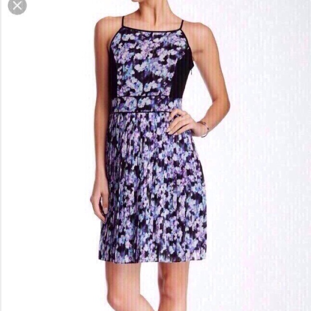 Đầm Voan Guess xếp ly xuất xinh