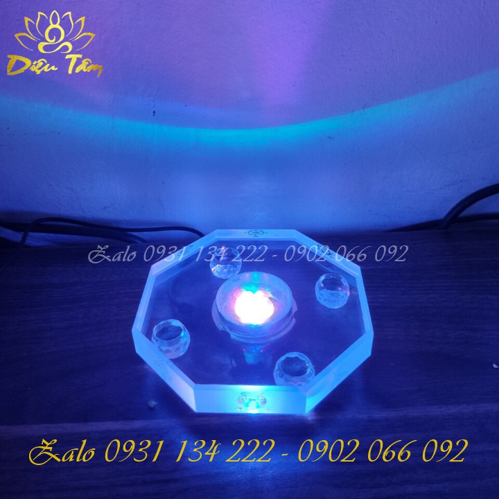 Đế đèn led bát giác làm sáng tượng đổi màu