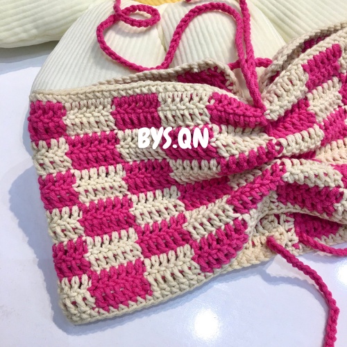 Áo crochet đan len họa tiết caro mặc được 2 kiểu "caro crochet"