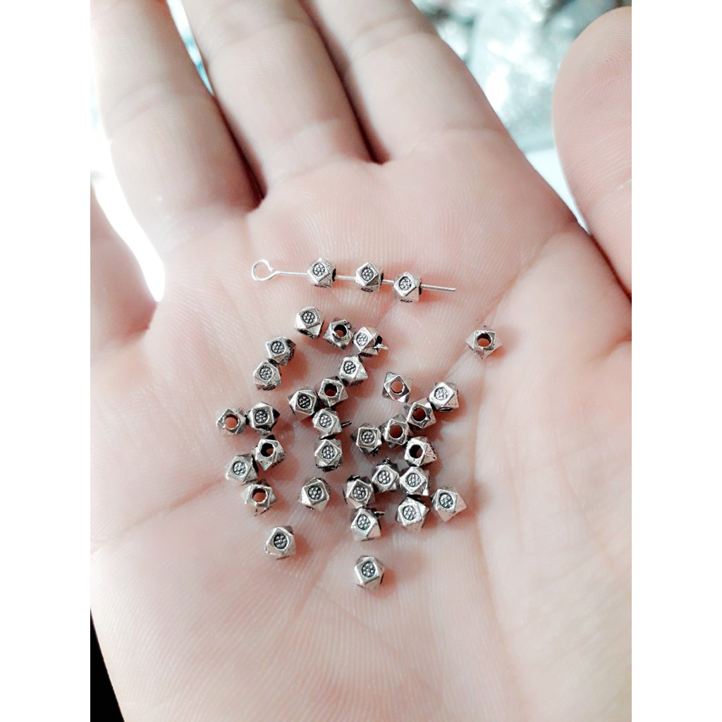 Charm giá sỉ : 50 gram giá 23k ( sỉ charm giá rẻ TPHCM )