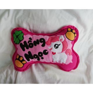 Gối ôm hình khúc xương ngựa hồng cho bé