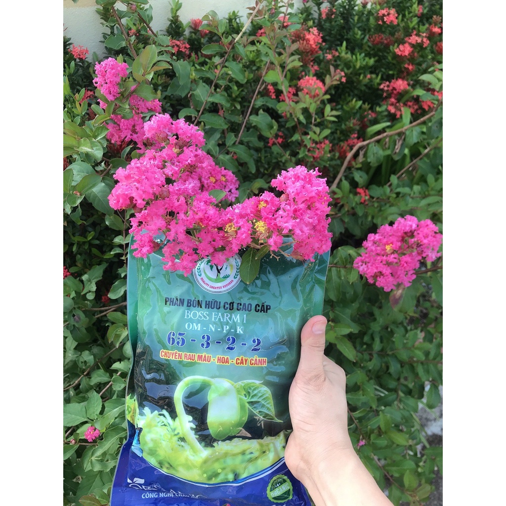 PHÂN BÓN HỮU CƠ CAO CẤP BOSS FARM 1 OM-N-P-K (65-3-2-2) 1kg