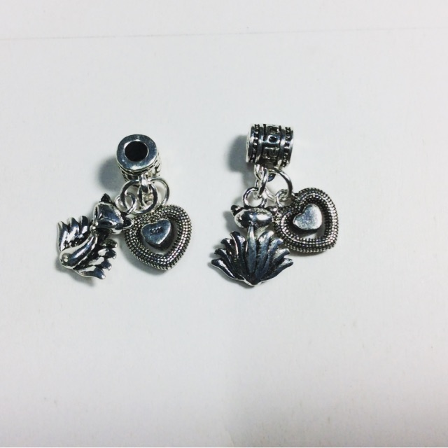 Charm bạc phối vòng hạt đá