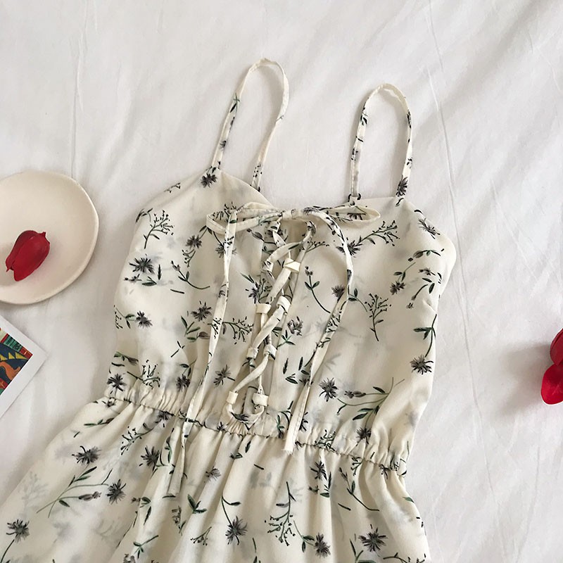 Jumpsuit hai dây hoa nhí sẵn màu sữa | BigBuy360 - bigbuy360.vn