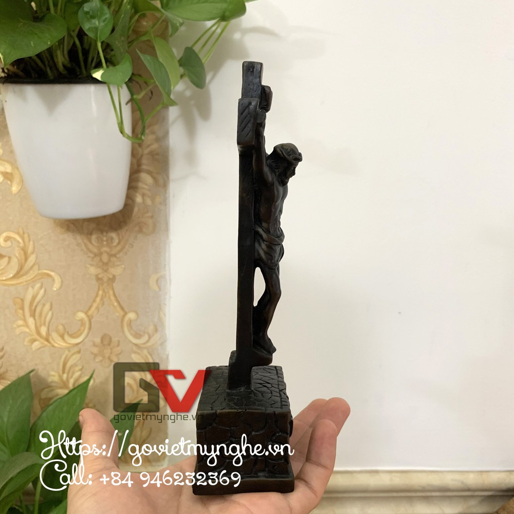 [Cây thánh giá] Tượng đá trang trí cây thánh giá hình chúa Jesus với chữ INRI - Chiều cao 21cm - Màu nâu đen