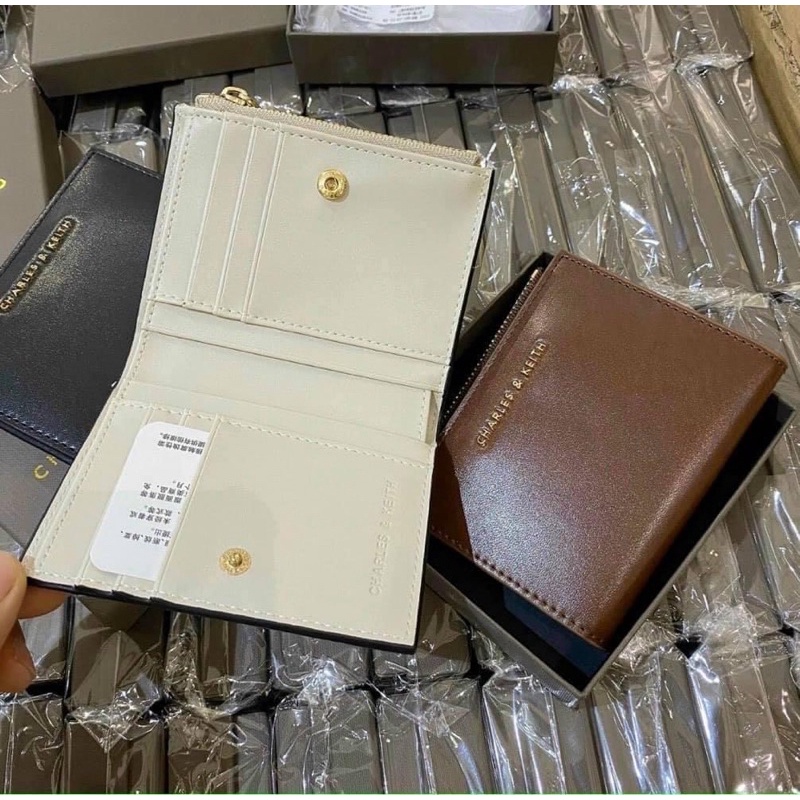 Ví nữ cầm tay đẹp,ví đựng tiền nhiều ngăn cao cấp. Full hộp đầy đủ.