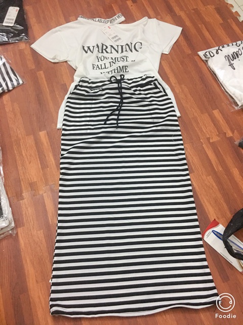 Set áo kèm chân váy kẻ  Áo chất tixi Chân váy kẻ cotton  Lẻ 90k/1set 😘😘😘😘😘😘😘😘😘😘😘 Sỉ 76k sll ib. Xxxxxxxxxxxxx