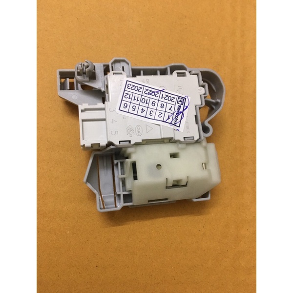Công tắc khoá của máy giặt Electrolux mới chính hãng EWF 85743,10744,12843,10843,12844,80743,10844...