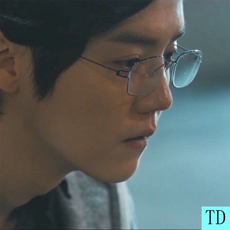 Kính đọc sách siêu mỏng bằng titan nguyên chất chống ánh sáng xanh thời trang cho nam nữ