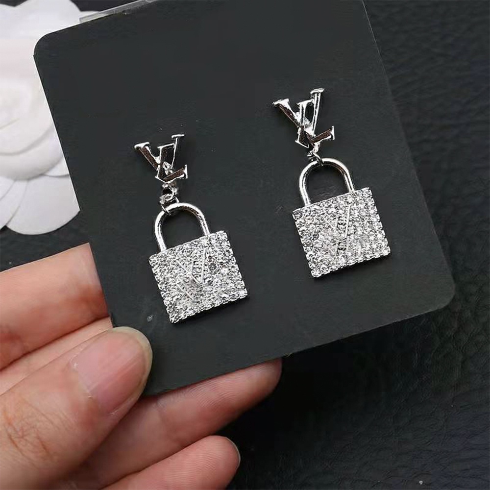 Khuyên tai nữ thương hiệu L.V ổ khóa đính đá sang chảnh TB449 TOBI STORE