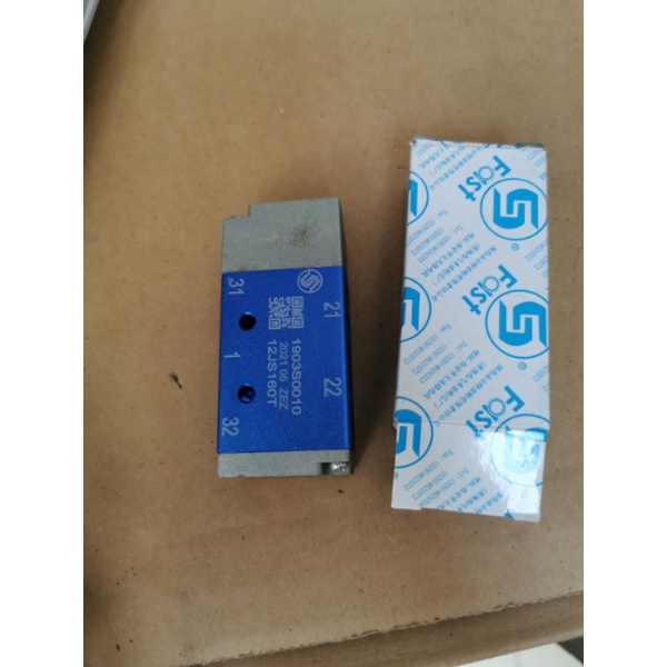 Van chia hơi để chế tay số phụ hơi, bao diêm hộp số, van chia hơi hộp số xe tải.