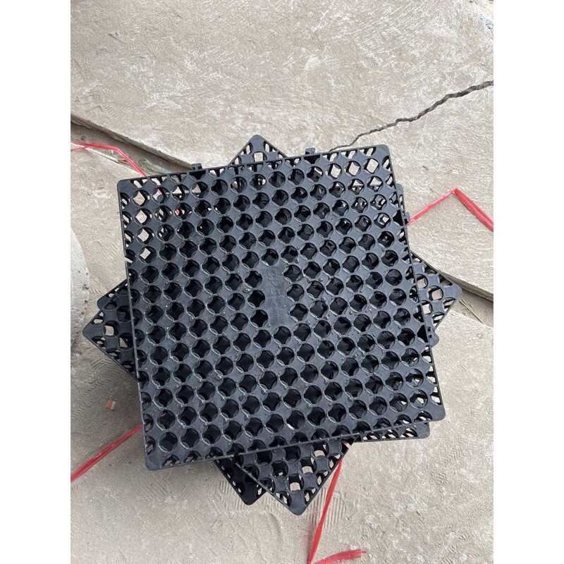 Thảm lót sàn, vỉ thoát nước lỗ kháng khuẩn,chống trơn,trượt kt33*33 cm sạch sẽ,thoáng mát,êm chân,an toàn cho trẻ em