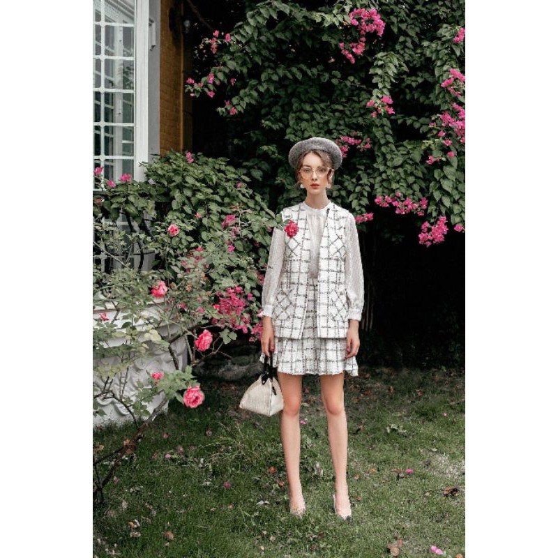 Set áo ghi lê và chân váy Nem size 4 new 99%