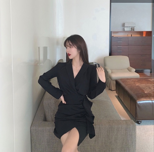 Đầm dáng vest nhún bèo đen