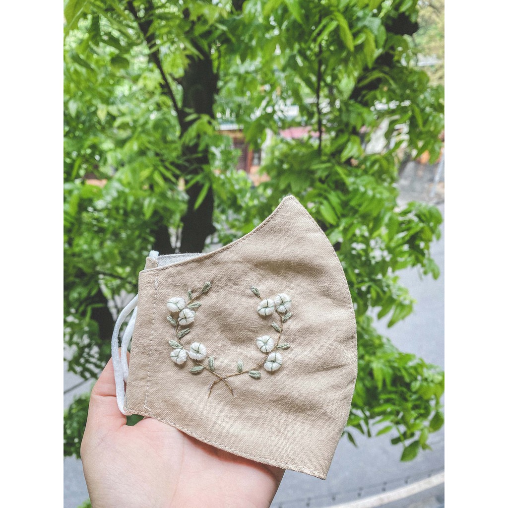 Khẩu trang vải kháng khuẩn linen thêu tay 3 lớp - Hand Embroidered Linen 3 Layer Face Mask | BigBuy360 - bigbuy360.vn