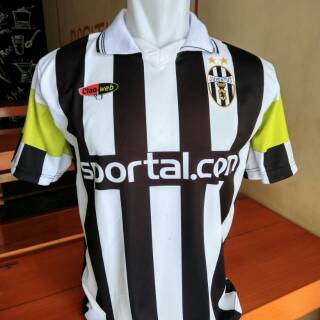 Juventus Retro Jersey 2001
