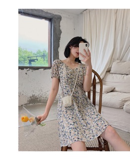Đầm Hoa Nhún Ngực Nút Bọc