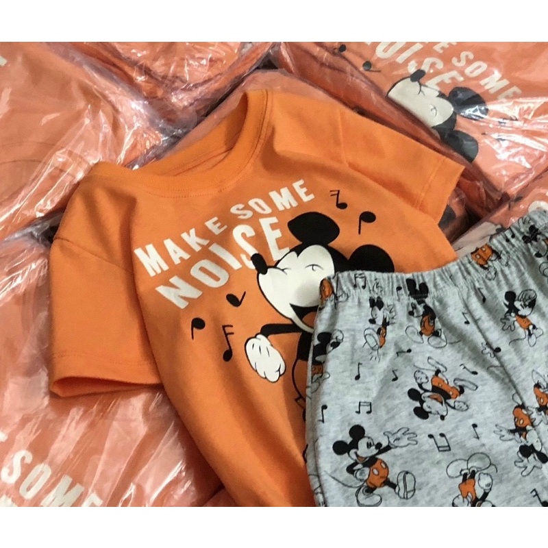 Bộ cộc tay Mickey cam cho bé trai size từ 10-24 cân