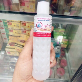 Nước rửa sơn móng tay