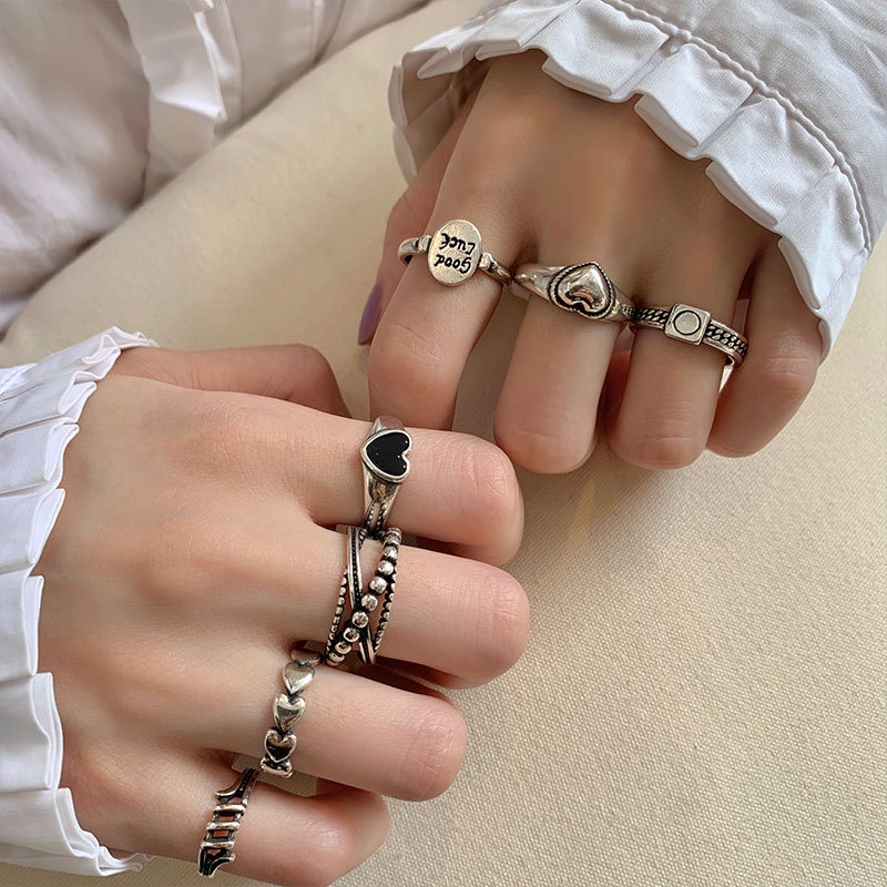 Set 7 nhẫn AY trang trí trái tim chữ thập màu đen thời trang dành cho nữ