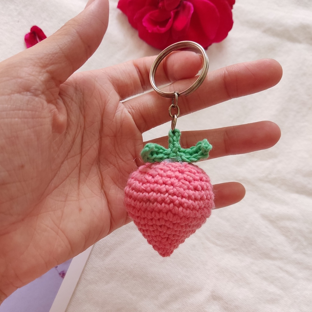 Móc khóa trái đào mini handmade từ len dễ thương