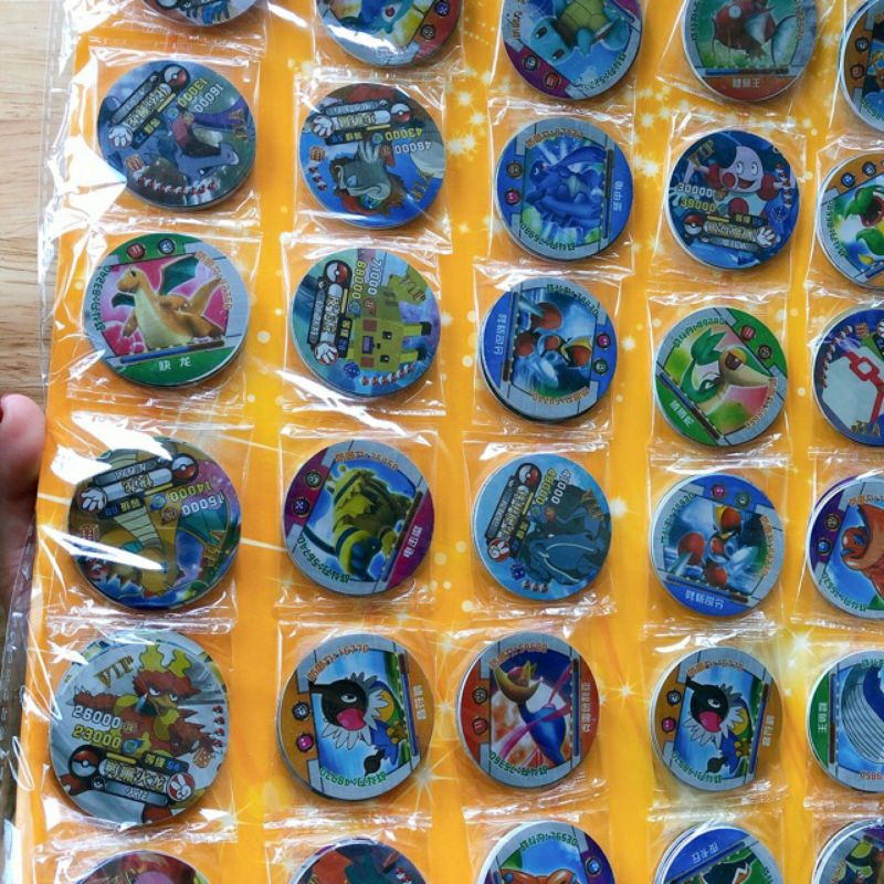 Bài ảo tròn pikachu nhựa víp vỉ 30 gói ,gói 7 thẻ