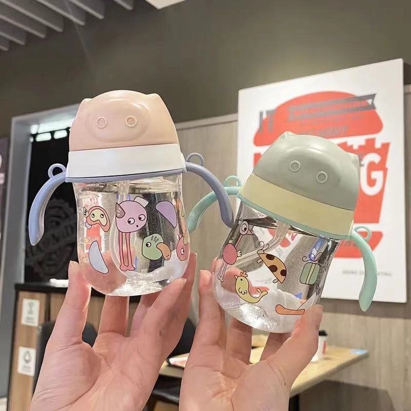 Bình Tập Hút/ Bình Nước Chống Sặc Hình Heo Dễ Thương Cho Bé, Dung Tích 250ml Kèm Dây Đeo Siêu Cute