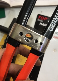 Kiềm bấm rive Top