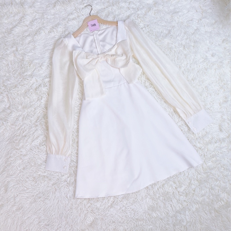 Váy kem phối nơ voan đơn giản bánh bèo