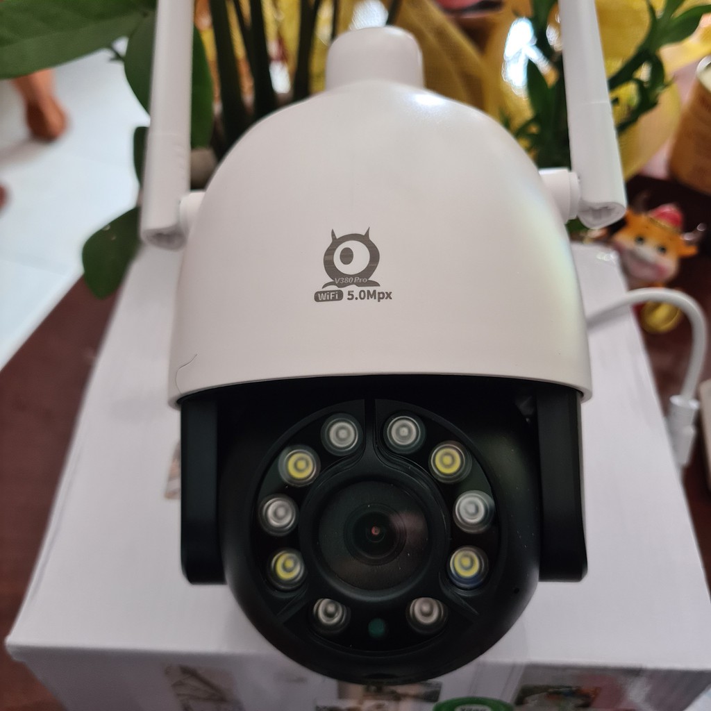 CAMERA IP WIFI NGOÀI TRỜI CHỐNG NƯỚC V380 Pro C12 5.0 Mpx, Xoay 360 độ, theo dõi chuyển động, ban đêm có màu khi bật Led