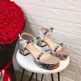 Sandal Hồ Ngọc Hà siêu hit